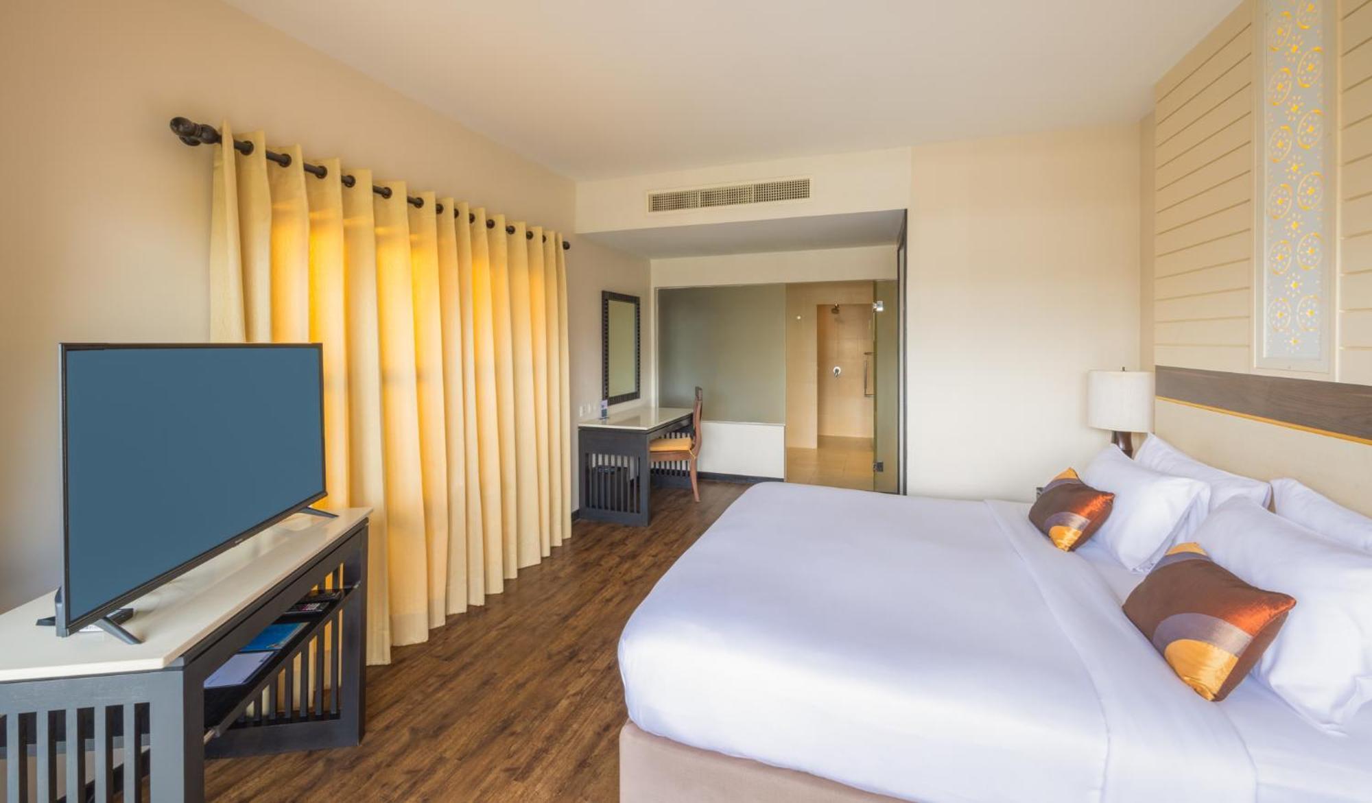 Deevana Plaza Phuket - Sha Extra Plus Patong Esterno foto