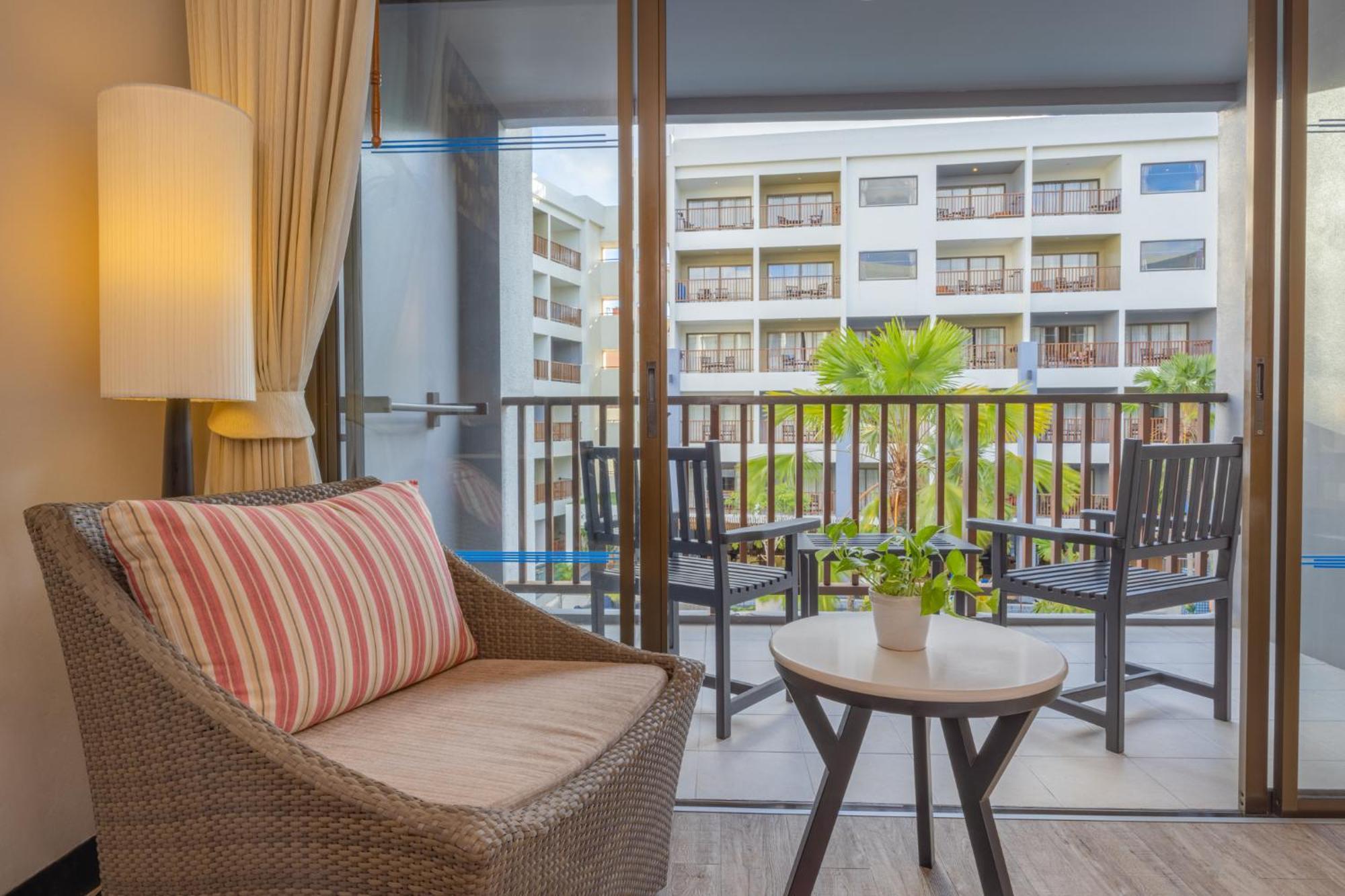 Deevana Plaza Phuket - Sha Extra Plus Patong Esterno foto